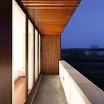 בית כפרי Seven Books House